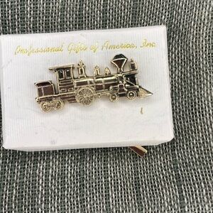 Vintage tie tack/pin with locomotive